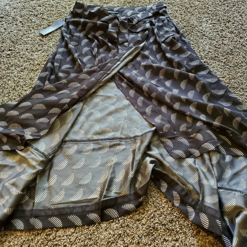 Worthington Wrap Sarong Skirt Black Zelenia Geometric white. - Picture 5 of 7